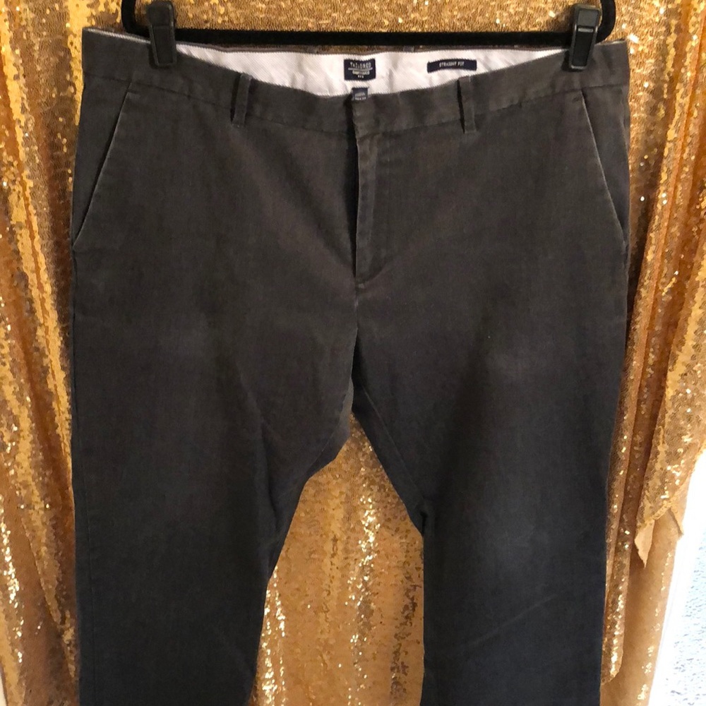 Gap Khakis Tailored Straight Fit. 40/32